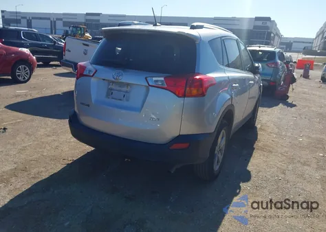 2015 Toyota Rav4 Xle z USA, uszkodzony, nr VIN 2T3WFREV8FW160004